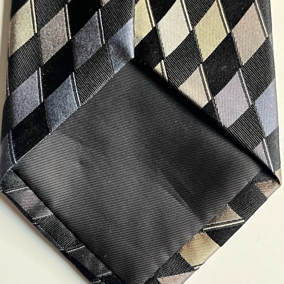 Kenneth Cole Reaction Silk Geometric Tie ✝️ - Picture 6 of 14